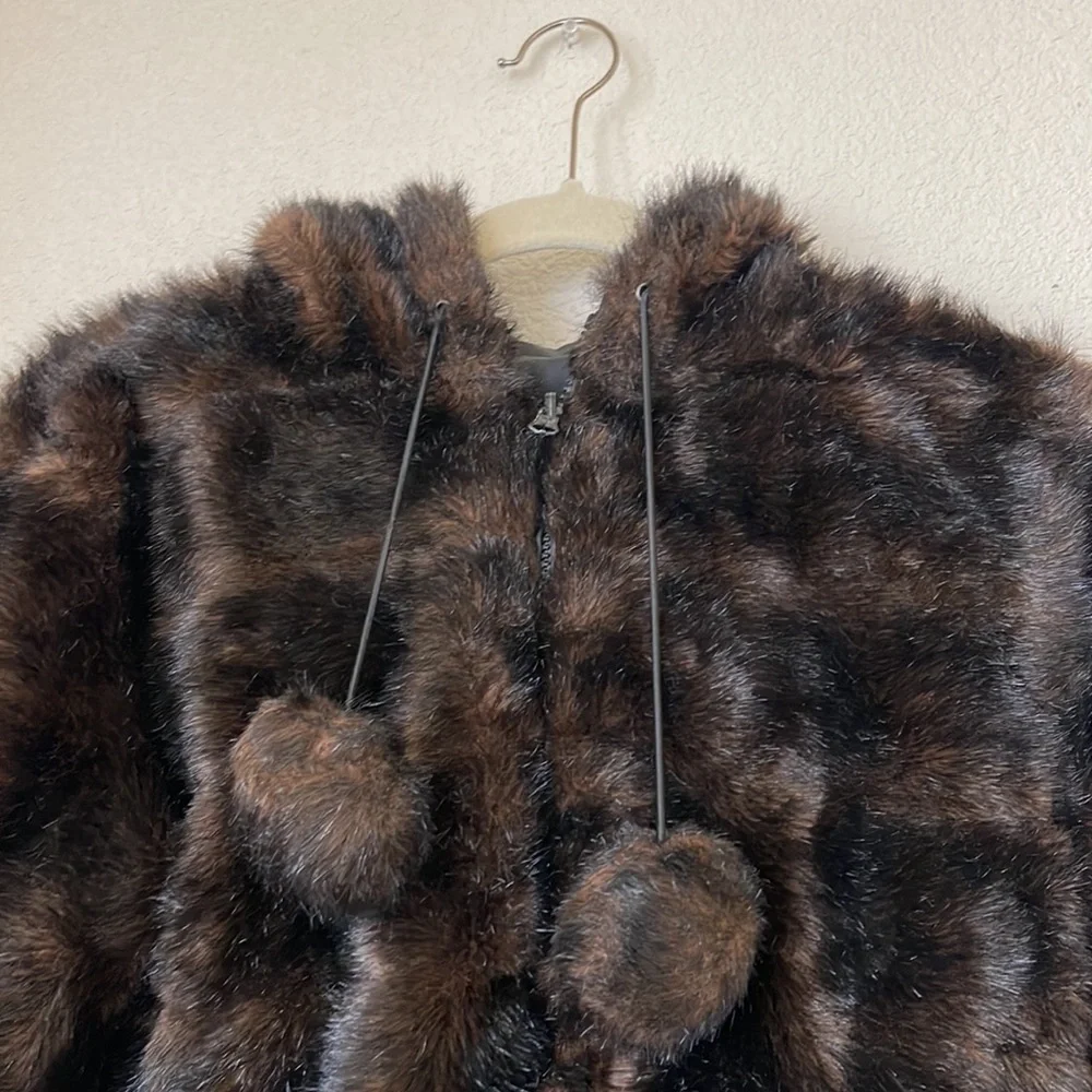 Beautiful Pleated Faux Fur Reversible Coat Size M - Picture 3 of 11